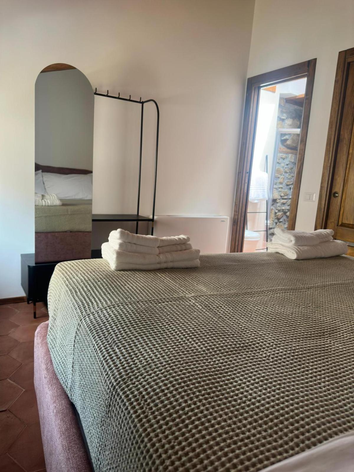 La Mansarda Bed & Breakfast Кастелабате Екстериор снимка