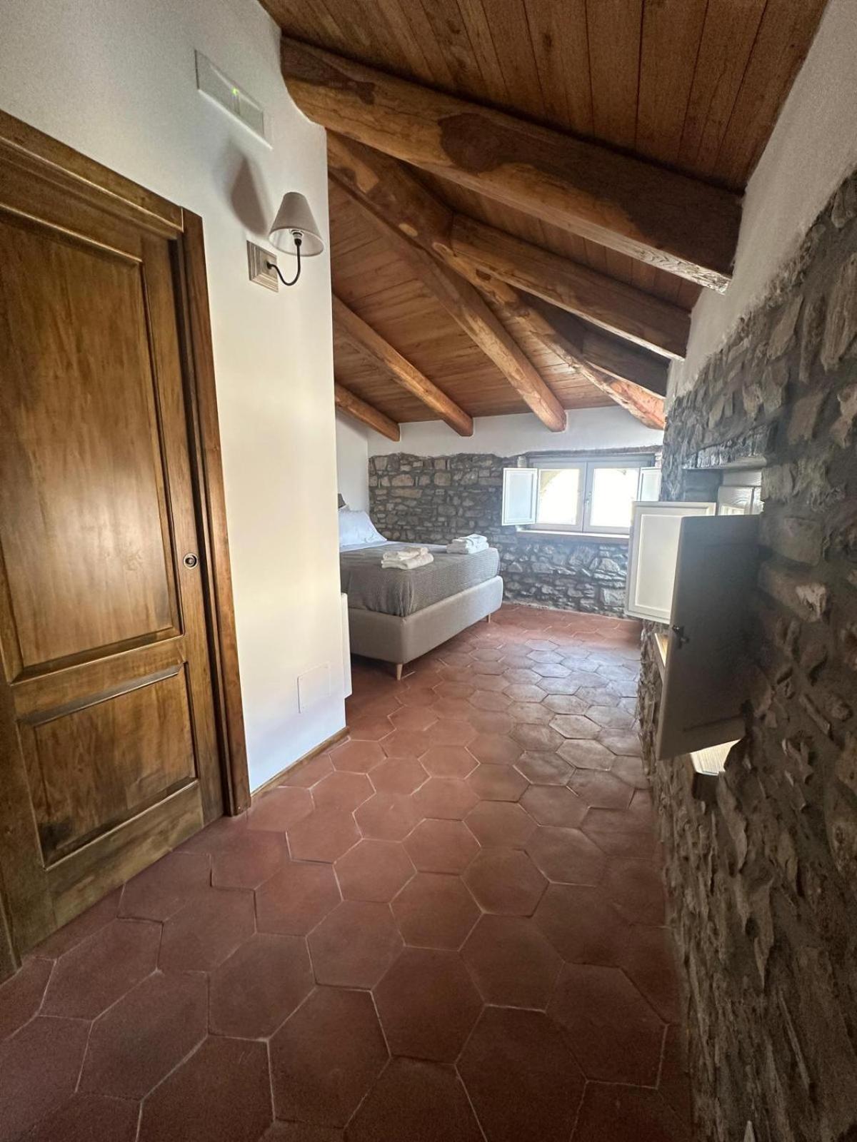La Mansarda Bed & Breakfast Кастелабате Екстериор снимка