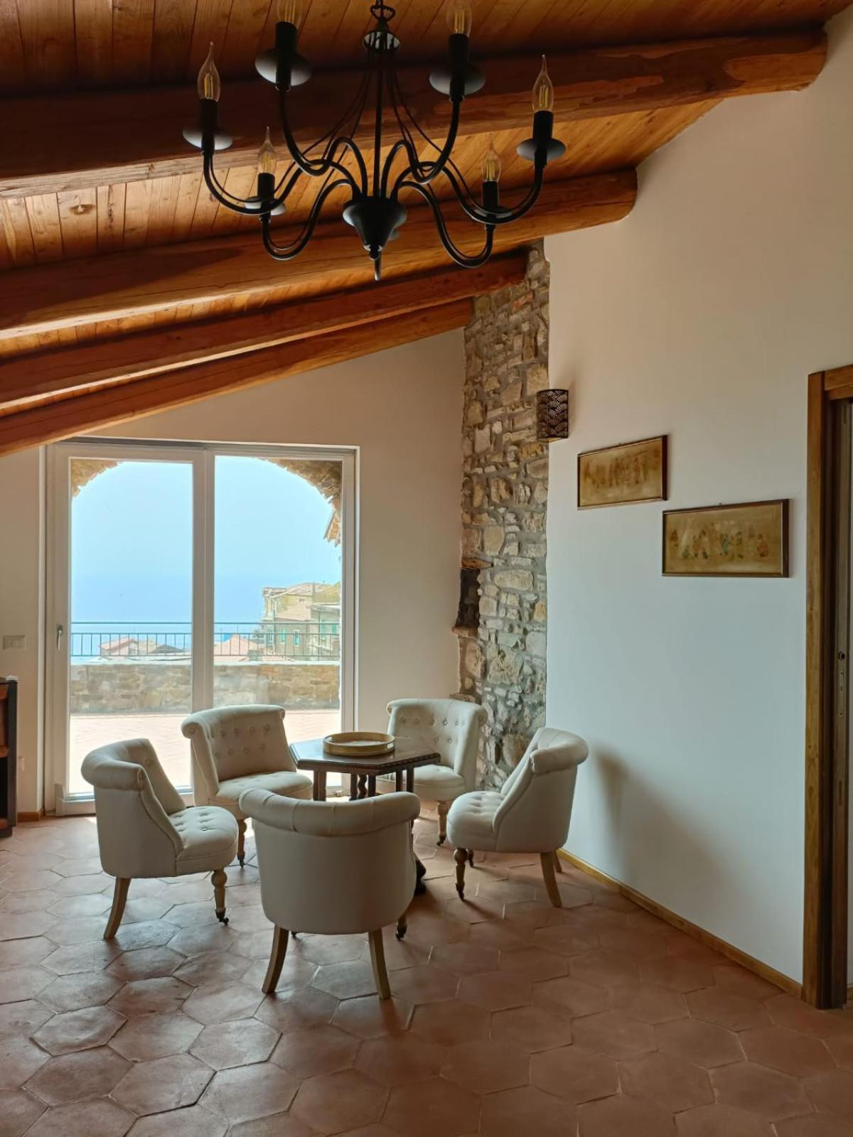 La Mansarda Bed & Breakfast Кастелабате Екстериор снимка