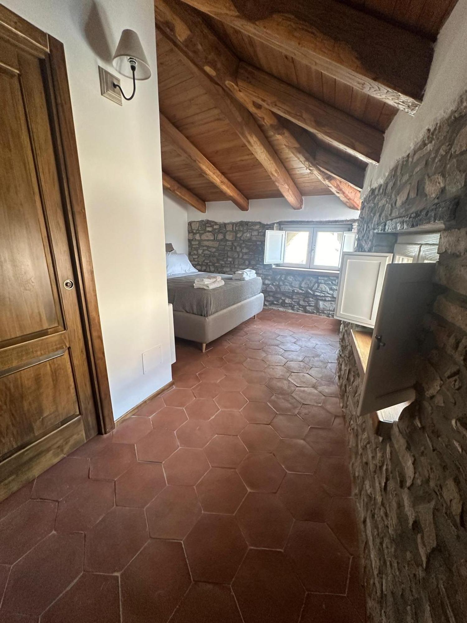 La Mansarda Bed & Breakfast Кастелабате Екстериор снимка