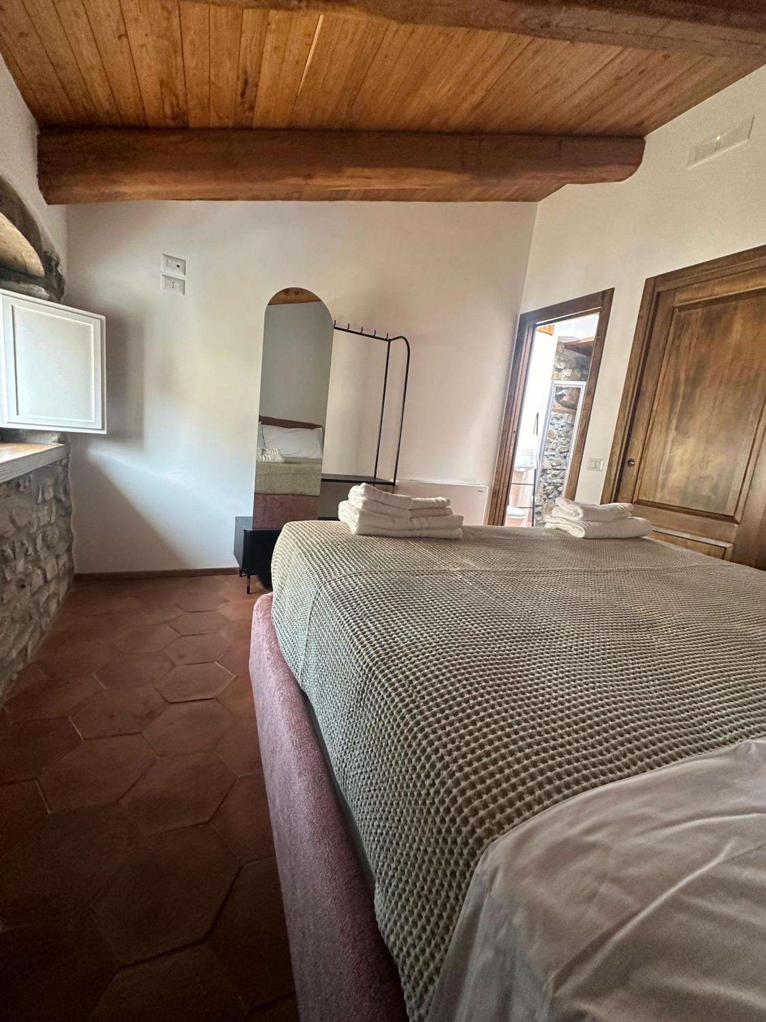 La Mansarda Bed & Breakfast Кастелабате Екстериор снимка