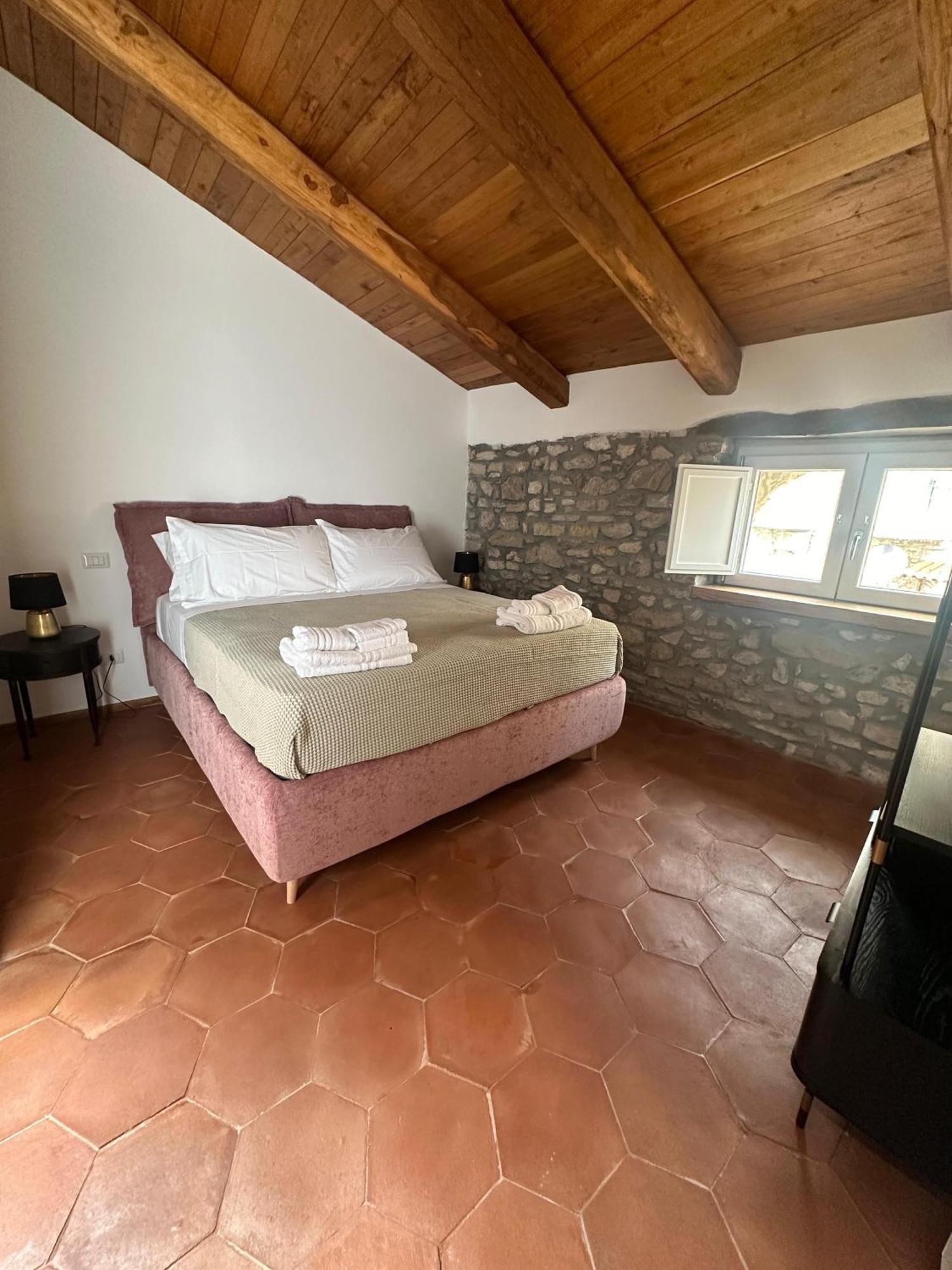 La Mansarda Bed & Breakfast Кастелабате Екстериор снимка