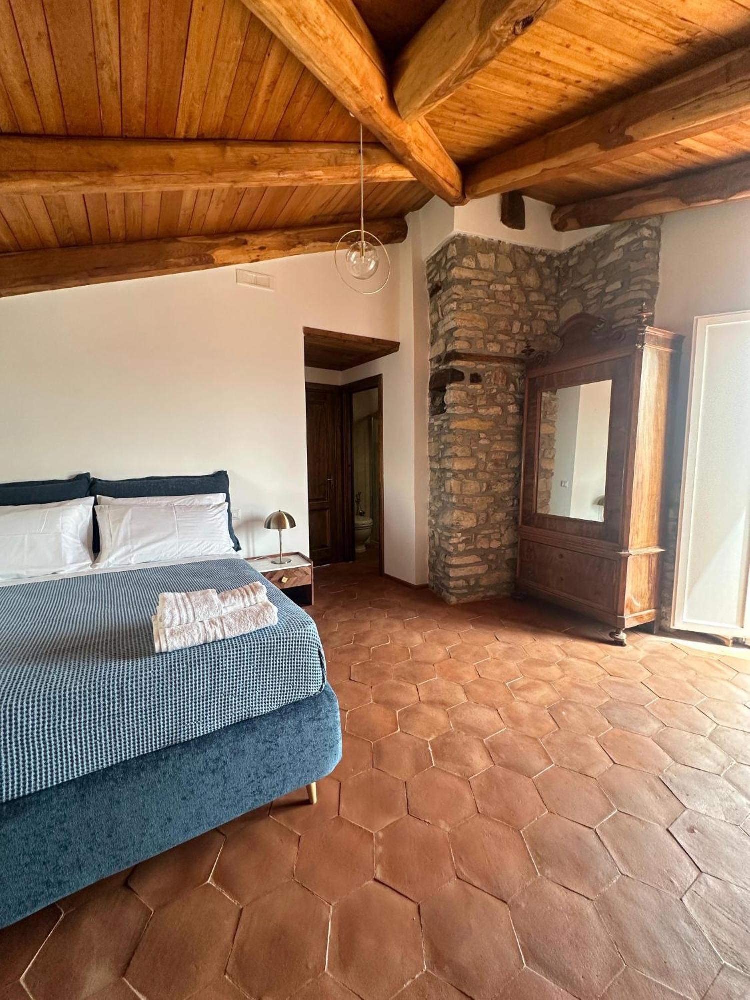 La Mansarda Bed & Breakfast Кастелабате Екстериор снимка
