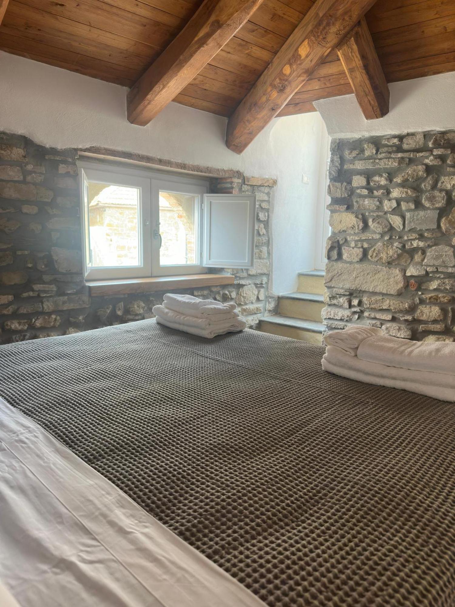 La Mansarda Bed & Breakfast Кастелабате Екстериор снимка