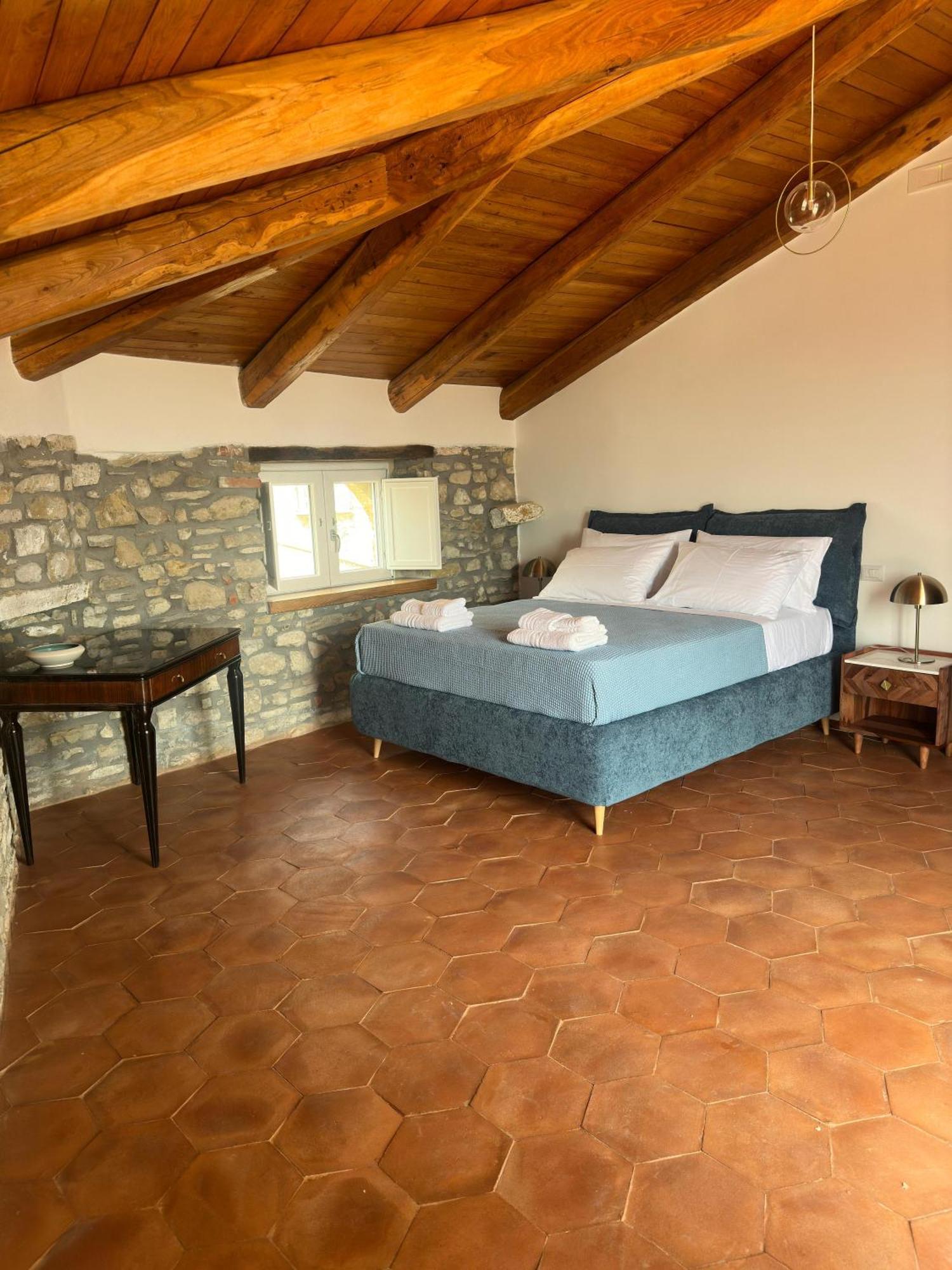La Mansarda Bed & Breakfast Кастелабате Екстериор снимка