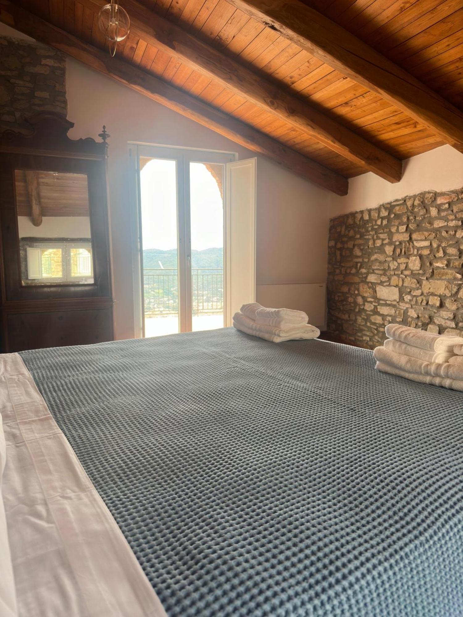 La Mansarda Bed & Breakfast Кастелабате Екстериор снимка