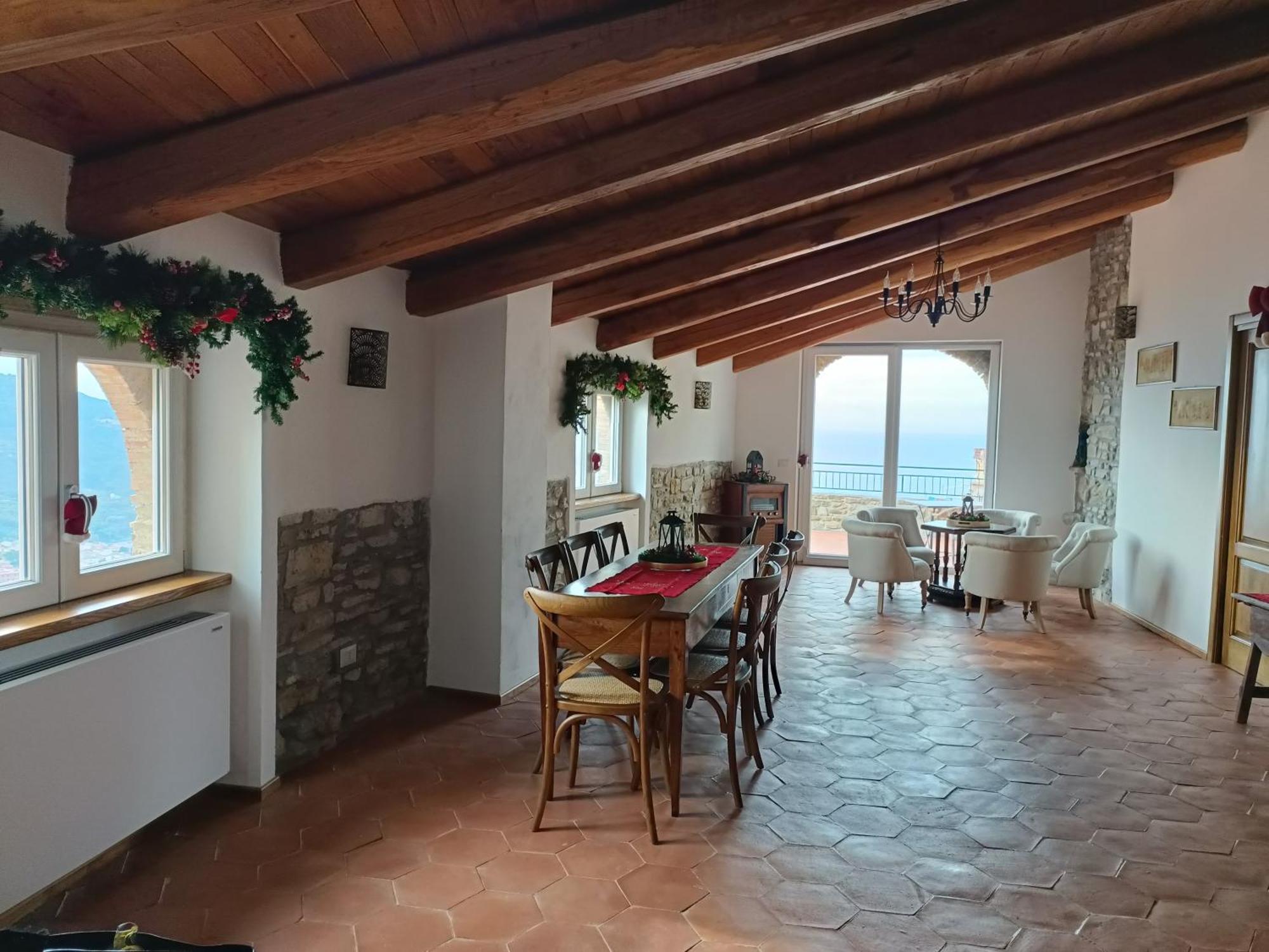 La Mansarda Bed & Breakfast Кастелабате Екстериор снимка